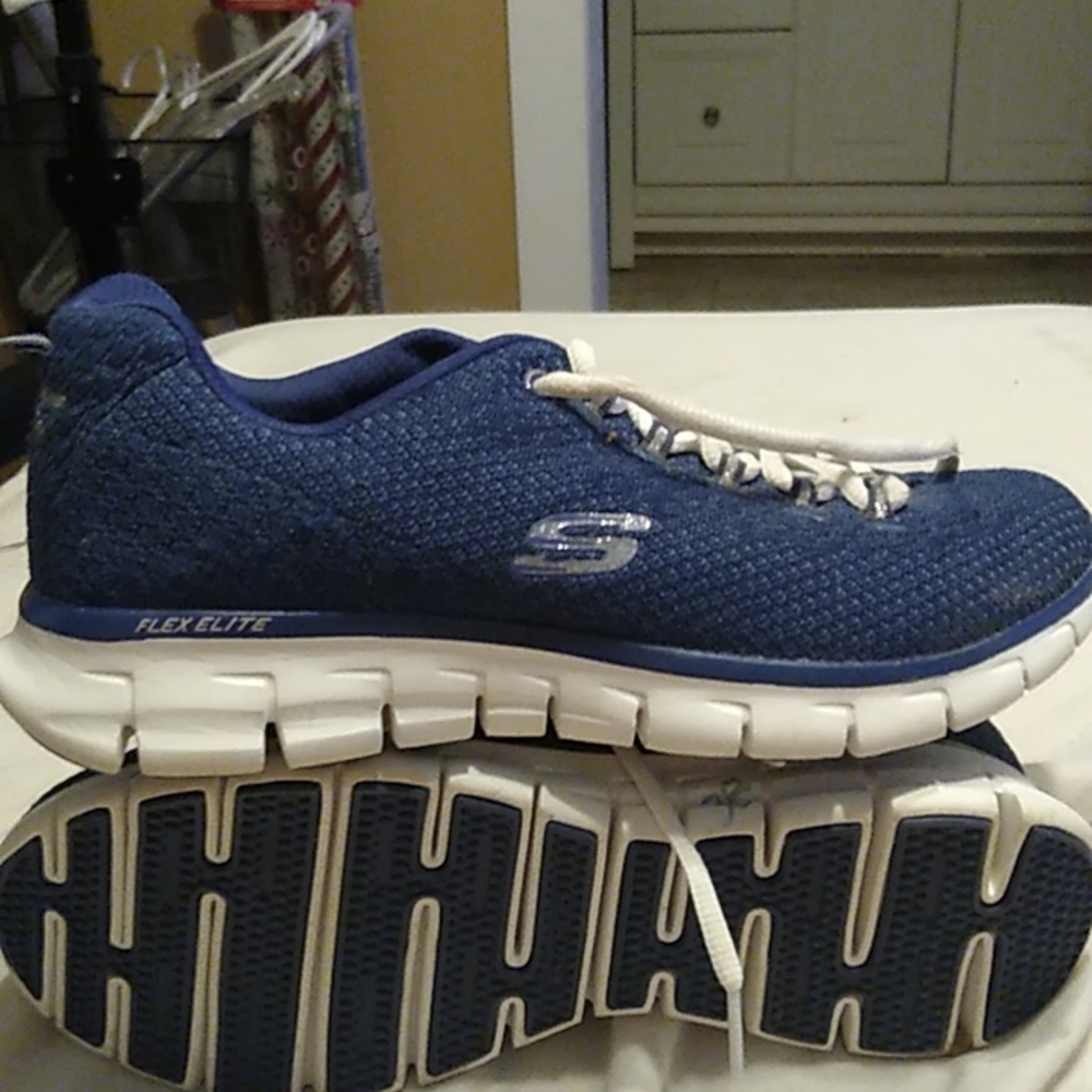 Size 8 Skechers air-cooled